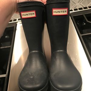 Hunter black rain boots. Unisex Kids